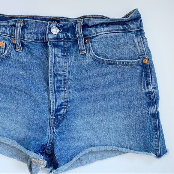 GAP Denim Medium Wash Button Fly Cheeky Shorts Size 6 - Picture 2 of 8